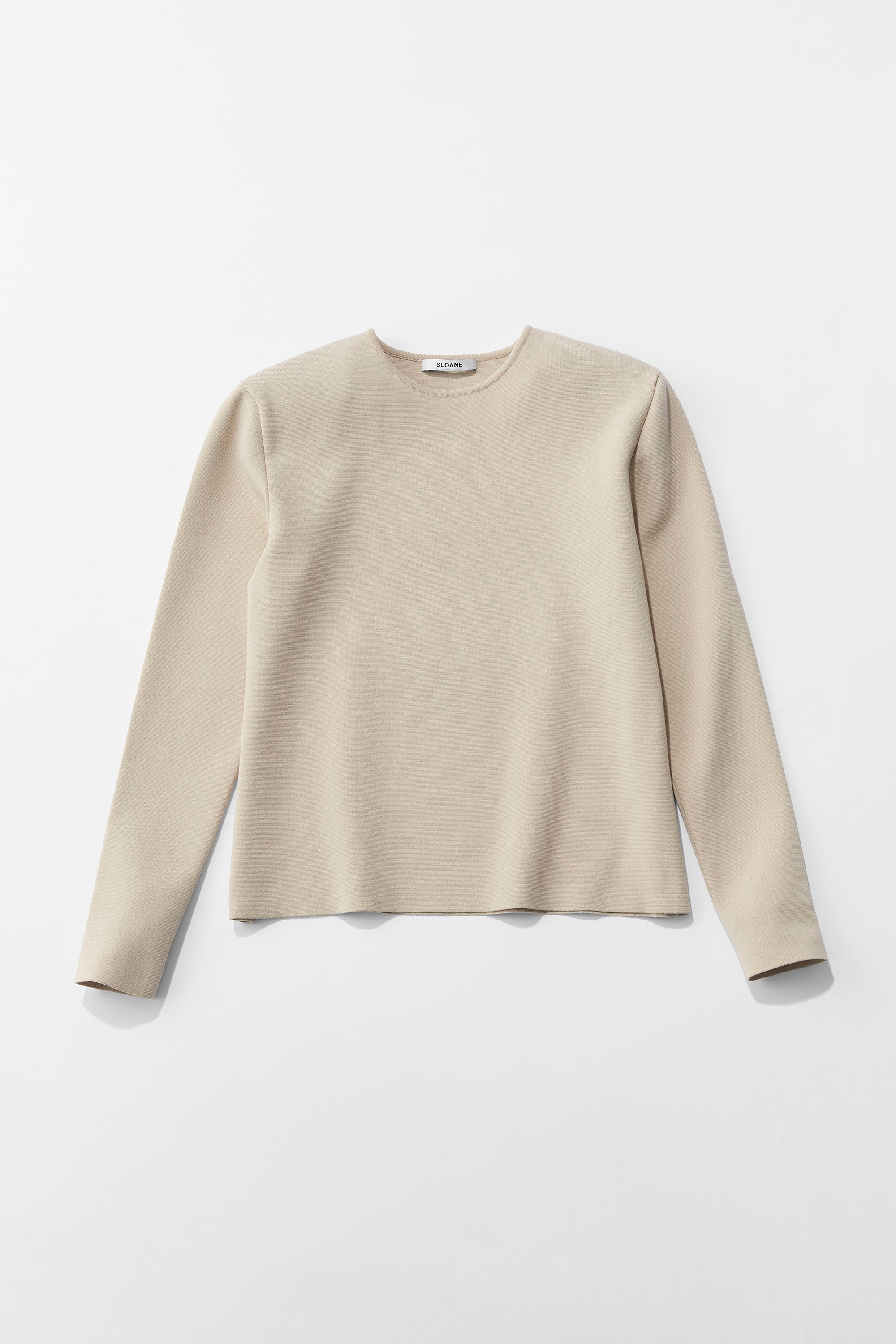 肩で魅せるニット