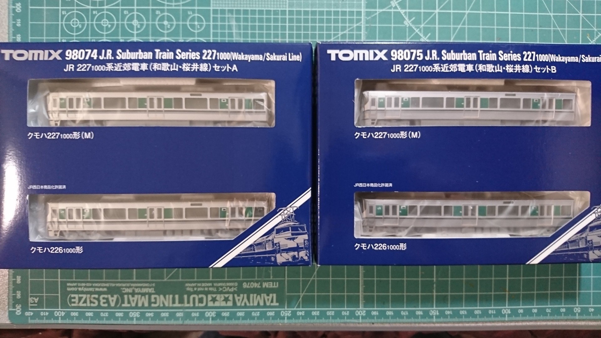 TOMIX JR227-1000系和歌山・桜井線入線と転落防止幌の取り付け: 鉄道