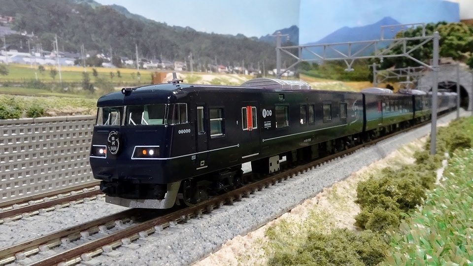 JR 117-7000系 WEST EXPRESS 銀河 入線しました！♪ - ビスタ模型鉄道