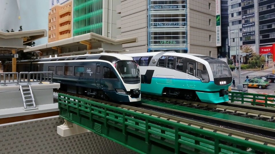 E261系「サフィール踊り子」 入線で模型界もSVOからバトンタッチ