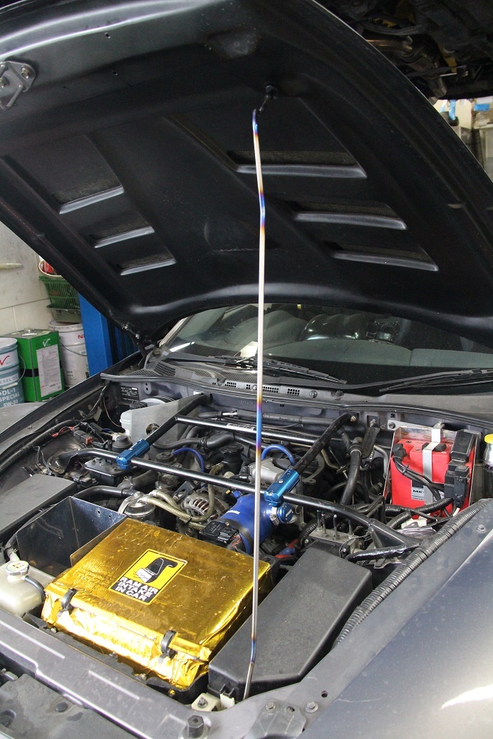 ボンネットバー | やっぱりサーキットはおもしろい！