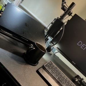 これはいい！工匠藤井のノートパソコントレイをモニターアームに