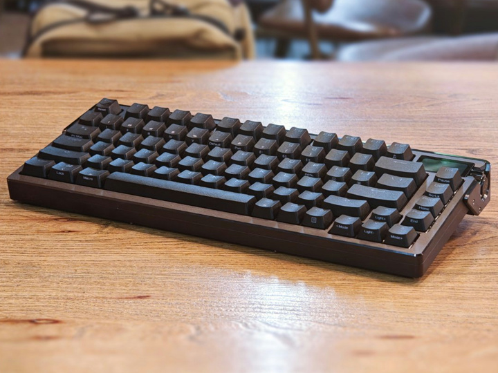 ASUS、製品が出回りだした高性能・多機能で高額な75％メカニカル