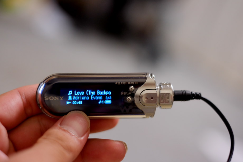 ソニーの最高デザインMP3プレイヤー NW-E405 を購入 ｜ &-'s Blog