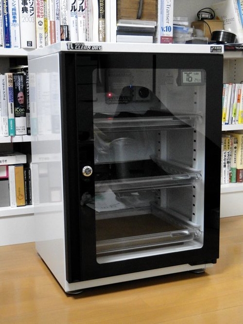 当研究所に本格的なオートクリーニングドライ防湿庫を備えた | 