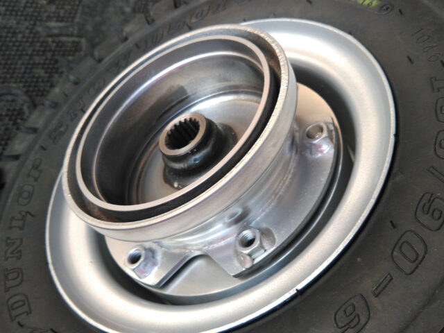 ジャイロキャノピー (TA02) スノータイヤ装着～リア編2 (ハブ組付け