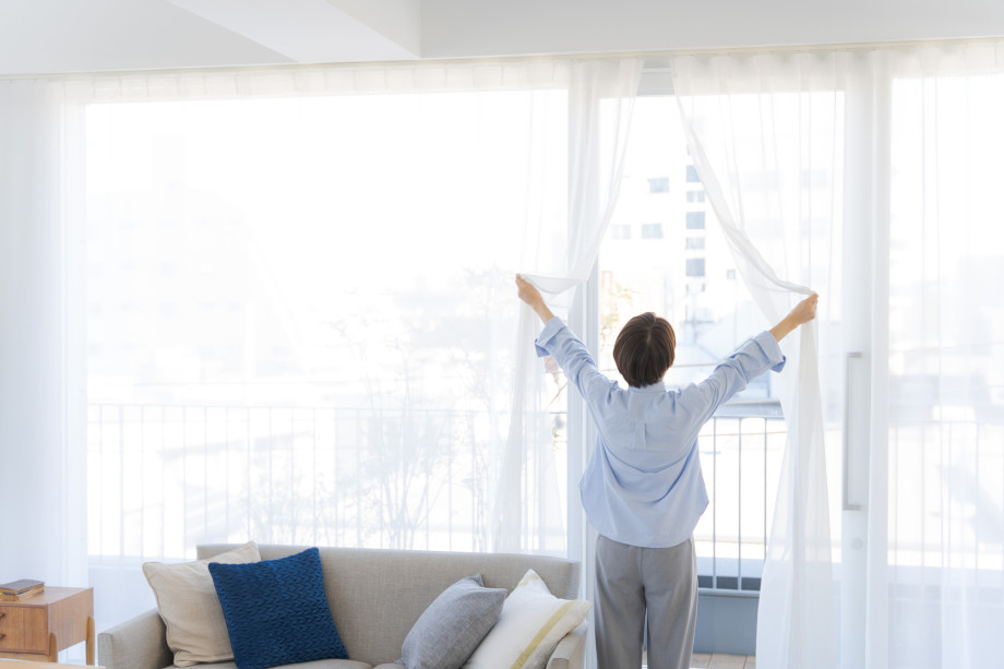大きい窓にはどのようなカーテンが合う？ 選び方や押さえておきたい