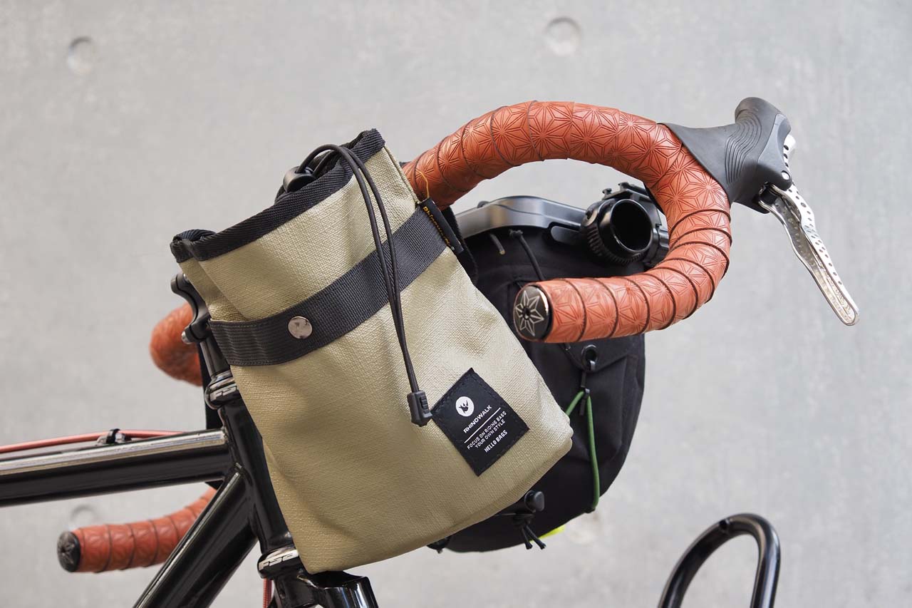 Rhinowalkのハンドルポーチは大型ステムバッグとしても使えて丁寧な