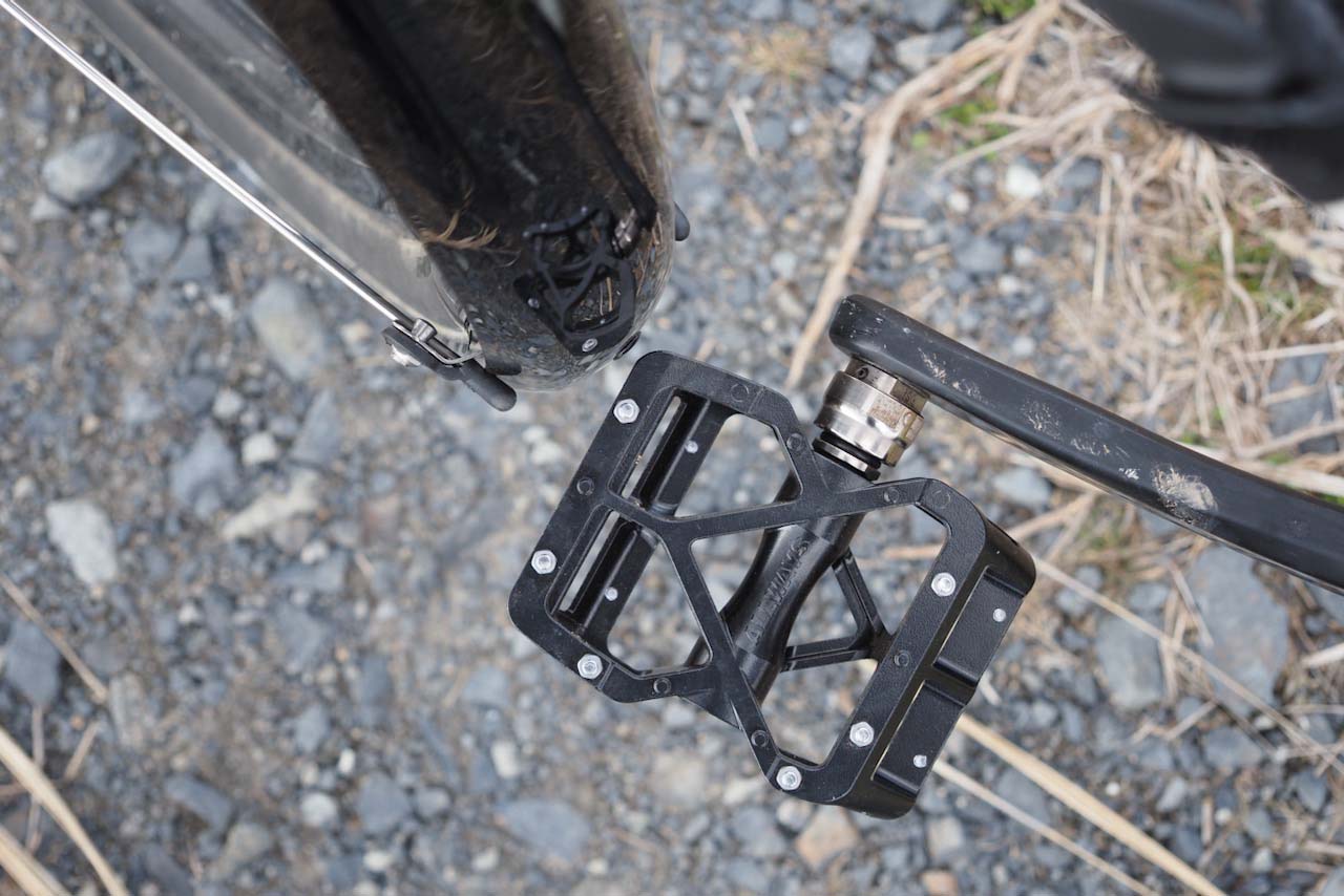 MKSのベストセラーペダル「ALLWAYS」を試す：縦に長い踏み面で登坂での