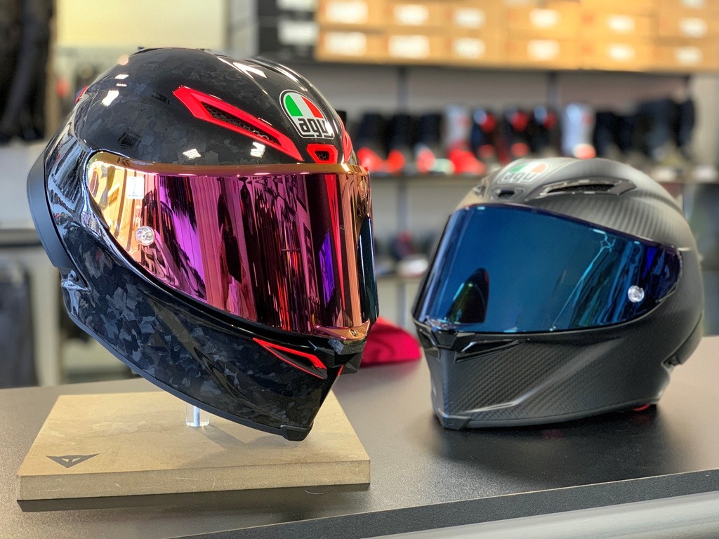 MotoGPライダーも愛用するAGV最高峰モデル【PISTA GP RR】