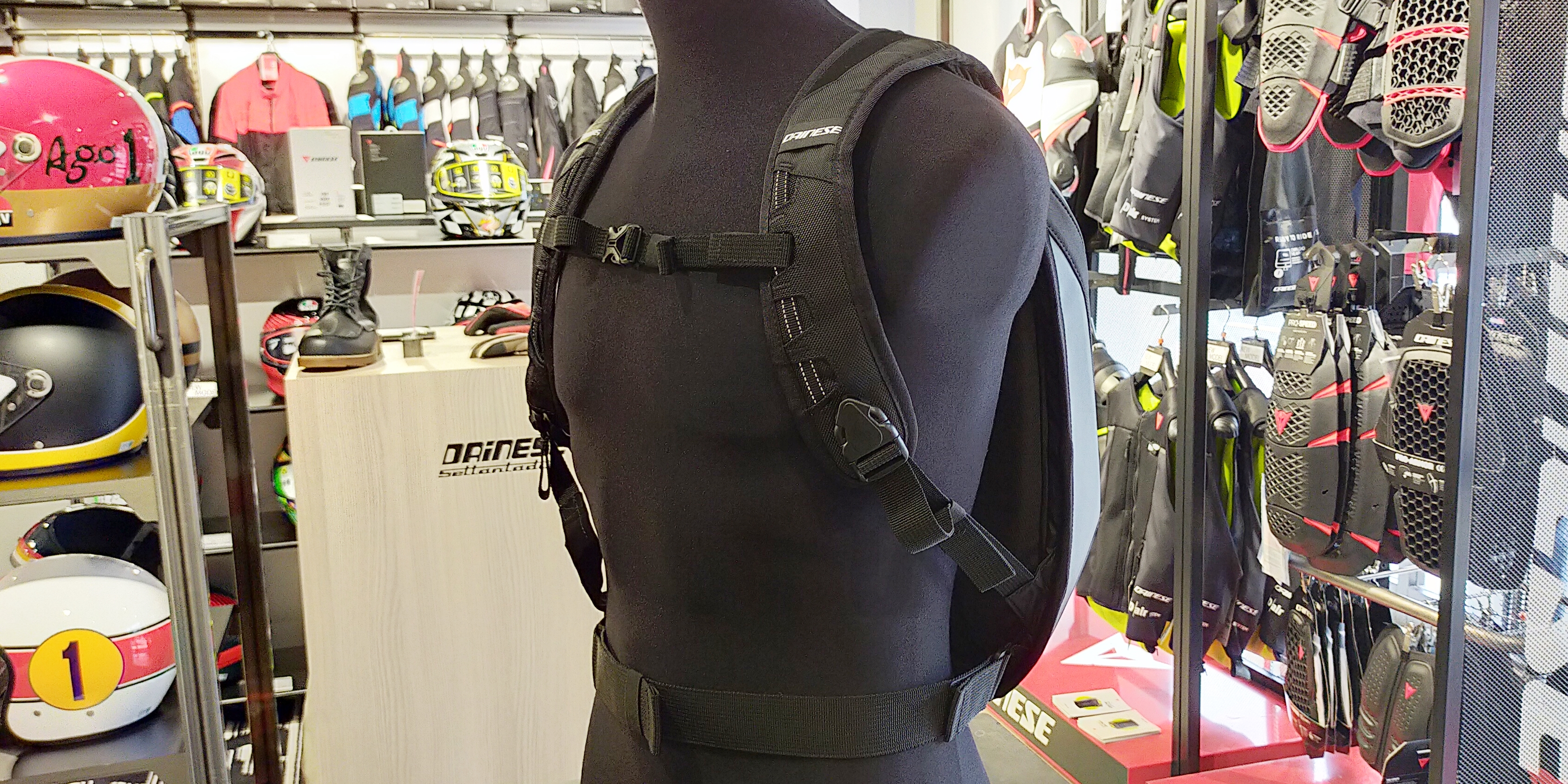 新作バックパック【D-MACH COMPACT BACKPACK】