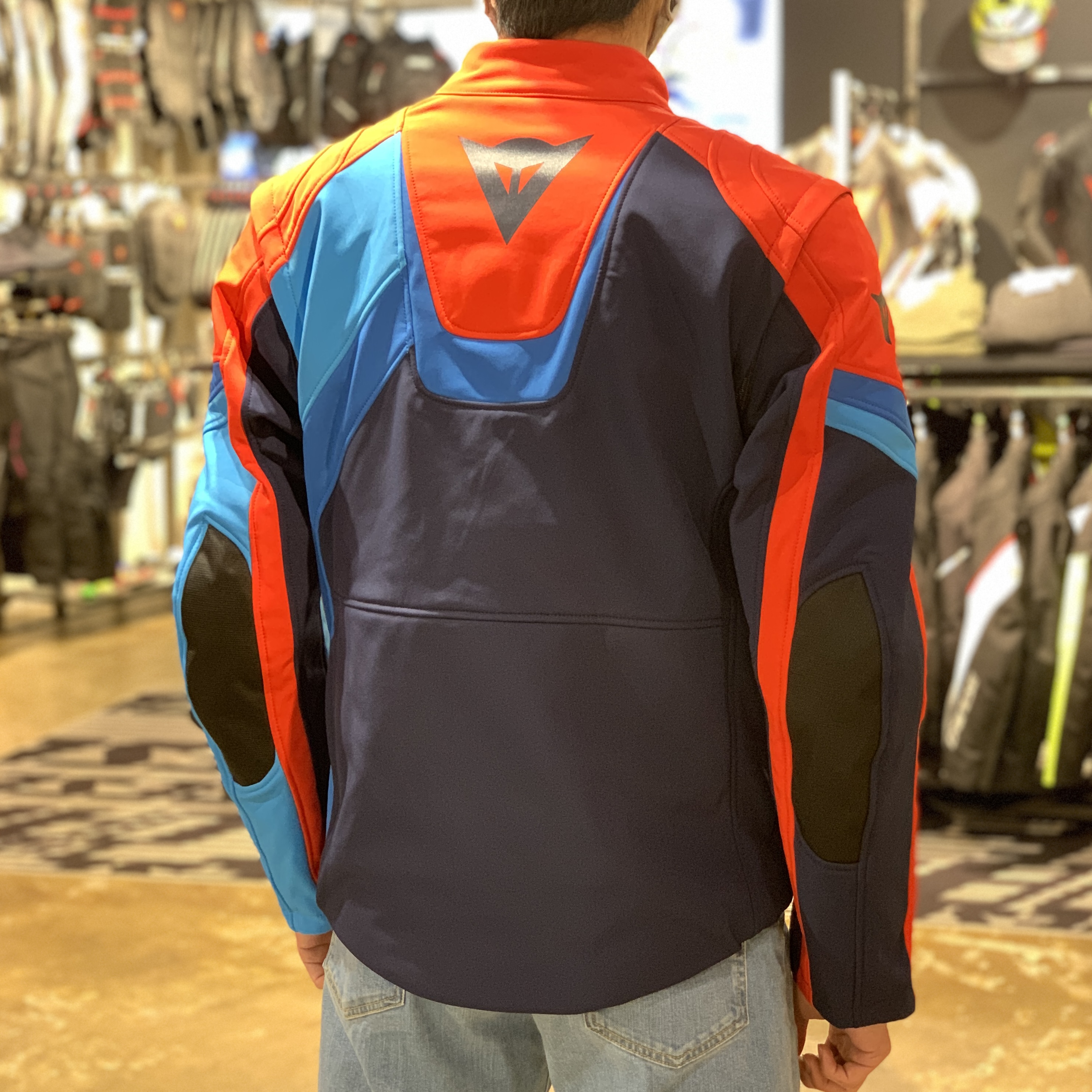 ジャンルに縛られないNewコンセプトのソフトシェルジャケット