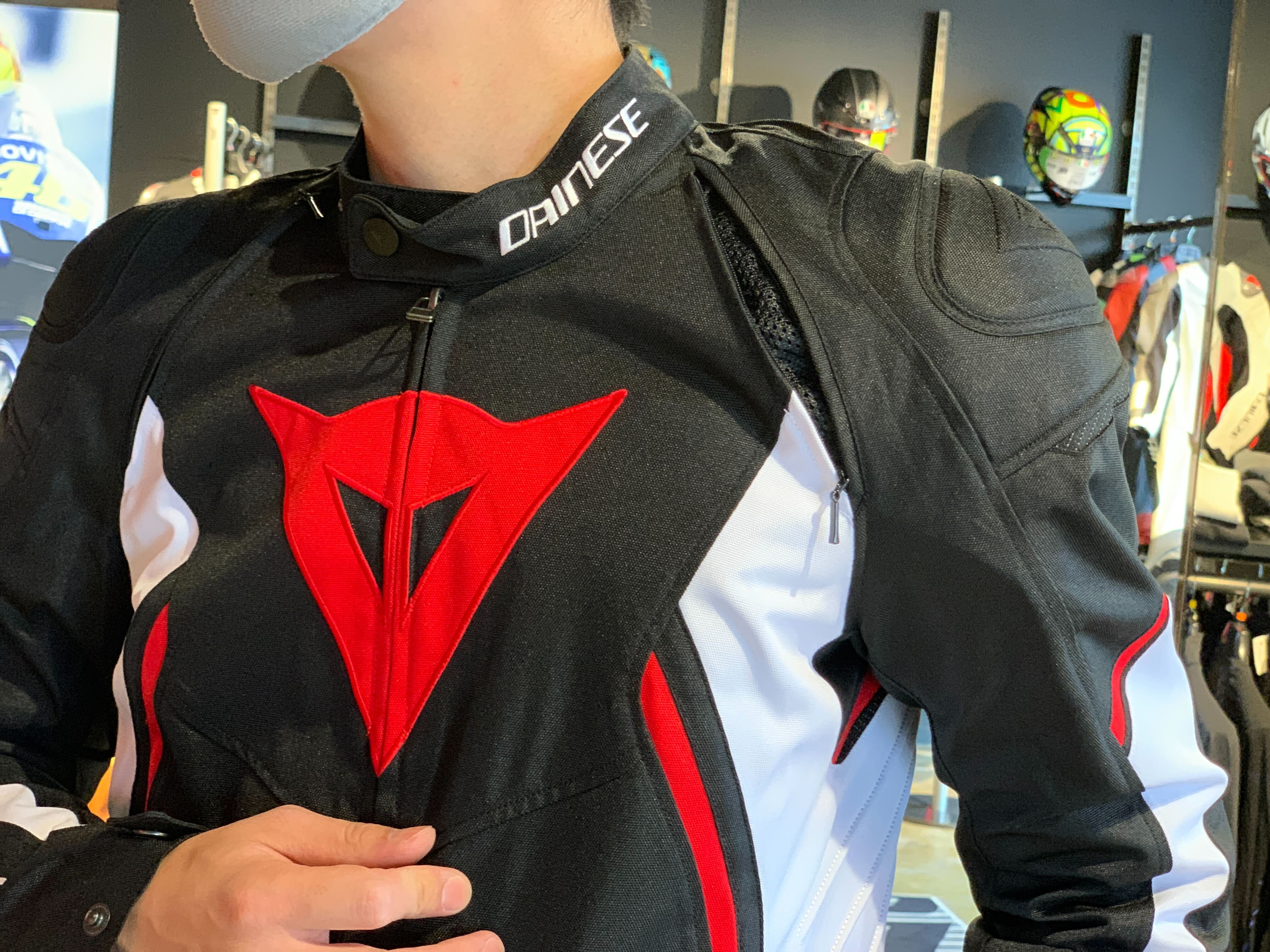 寒暖差が強くなる今の季節にオススメ、AVRO D2 TEX JACKET