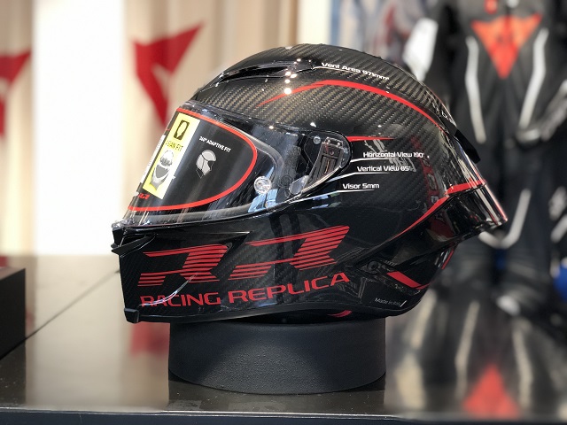 カーボンにレッドのラインが映える”PISTA GP RR PERFORMANCE CARBON