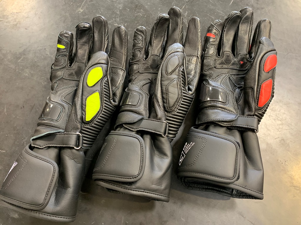 サーキット・ツーリングも手元から安全に『レザーグローブ』