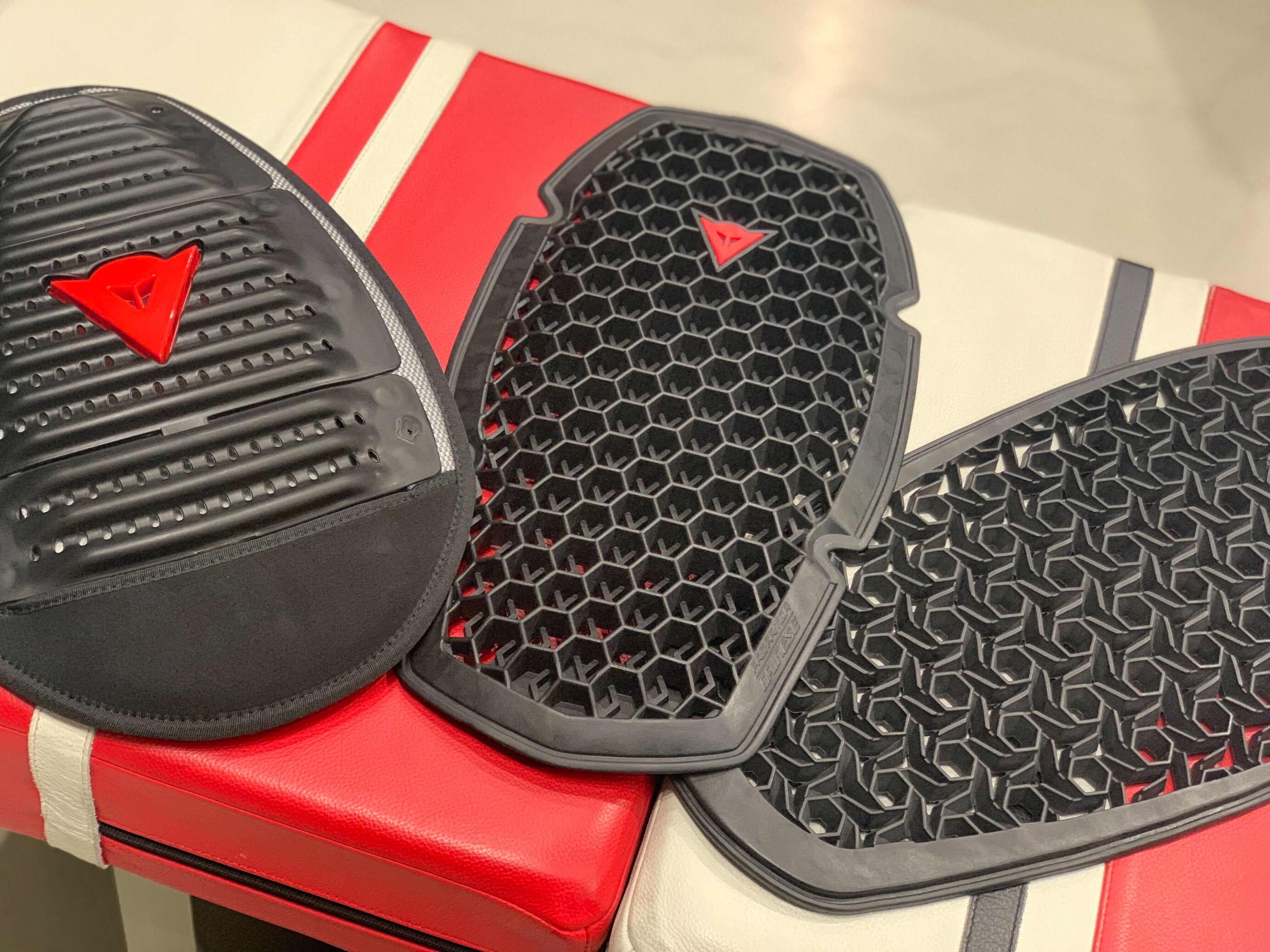 2024年ダイネーゼ新作メッシュジャケットは！なんと！チェスト