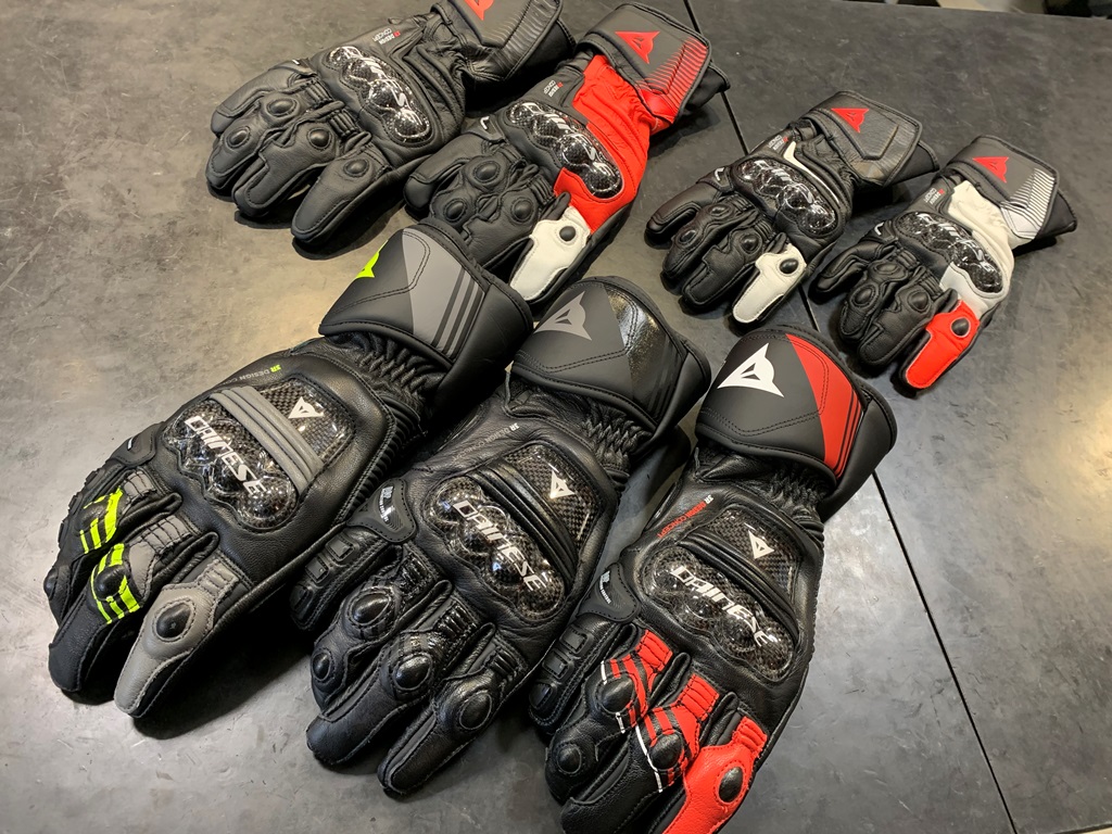 サーキット・ツーリングも手元から安全に『レザーグローブ』