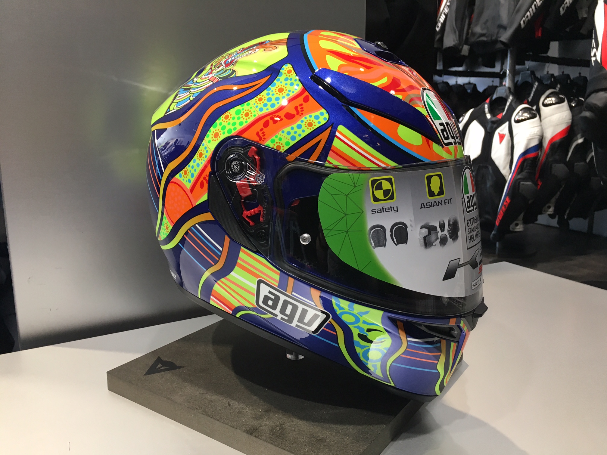 AGVヘルメットの人気カラーをご紹介