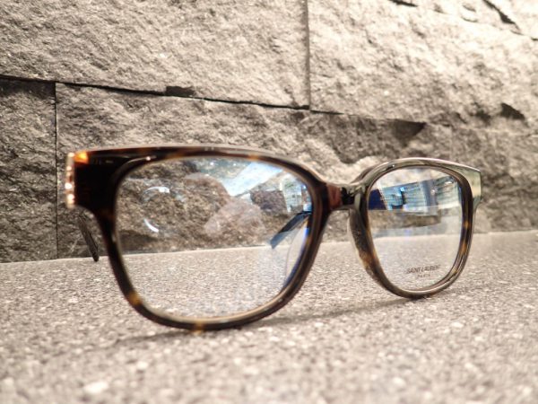 サンローラン「SLM33/F」”YSL”ロゴがシンプルでインパクトがあります