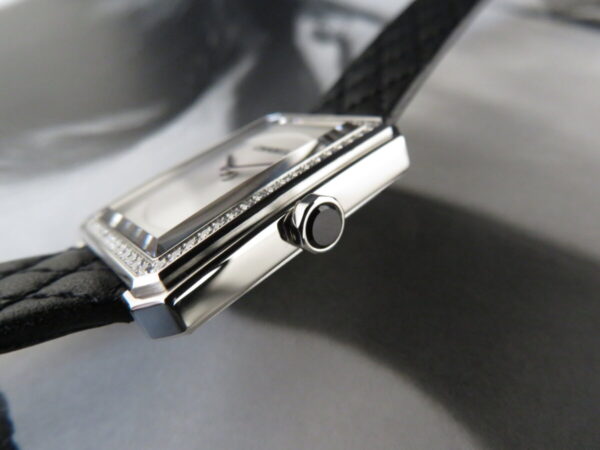 CHANEL】簡単にストラップを着せ替えて楽しめる「ボーイフレンド