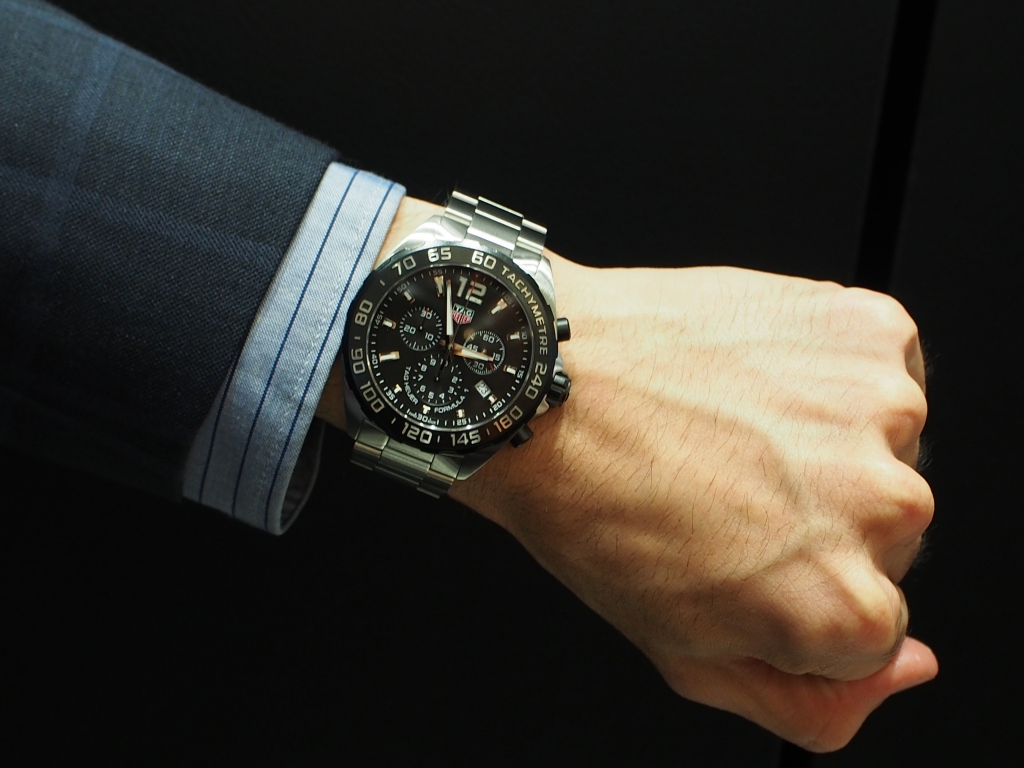 時間の正確性と使い勝手に優れるクオーツモデル！タグ・ホイヤー