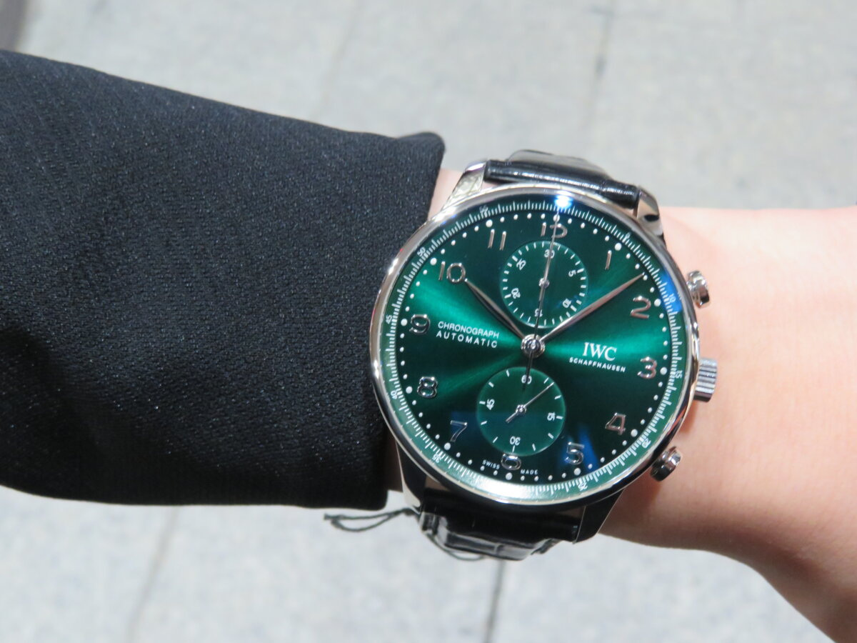 IWC 】〝近年話題のグリーン文字盤はなぜ人気？〟美しさとファッション
