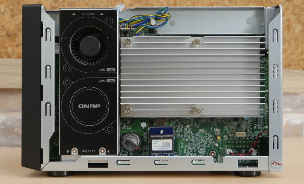 ゲーマーやプロユーザーに最強の4ベイNAS：QNAP TVS-472XT | QNAP ブログ