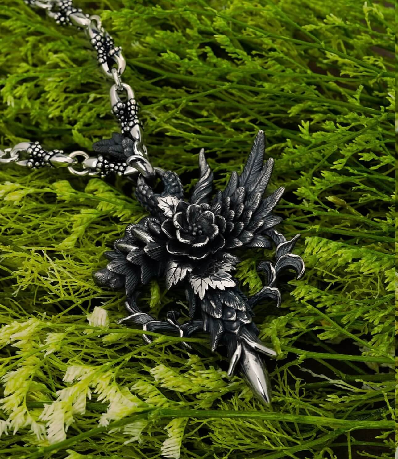 新たなる息吹・・・」あのペンダントを徹底解剖!! - Bloody Mary