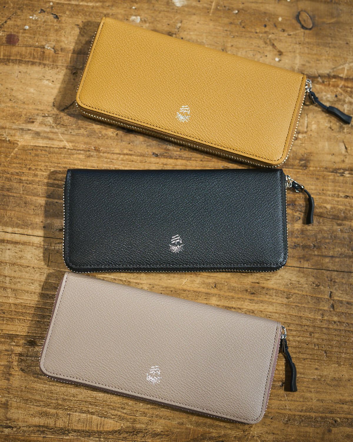 RawLow Mountain Works / Hillary Wallet 02（ラウンド束入