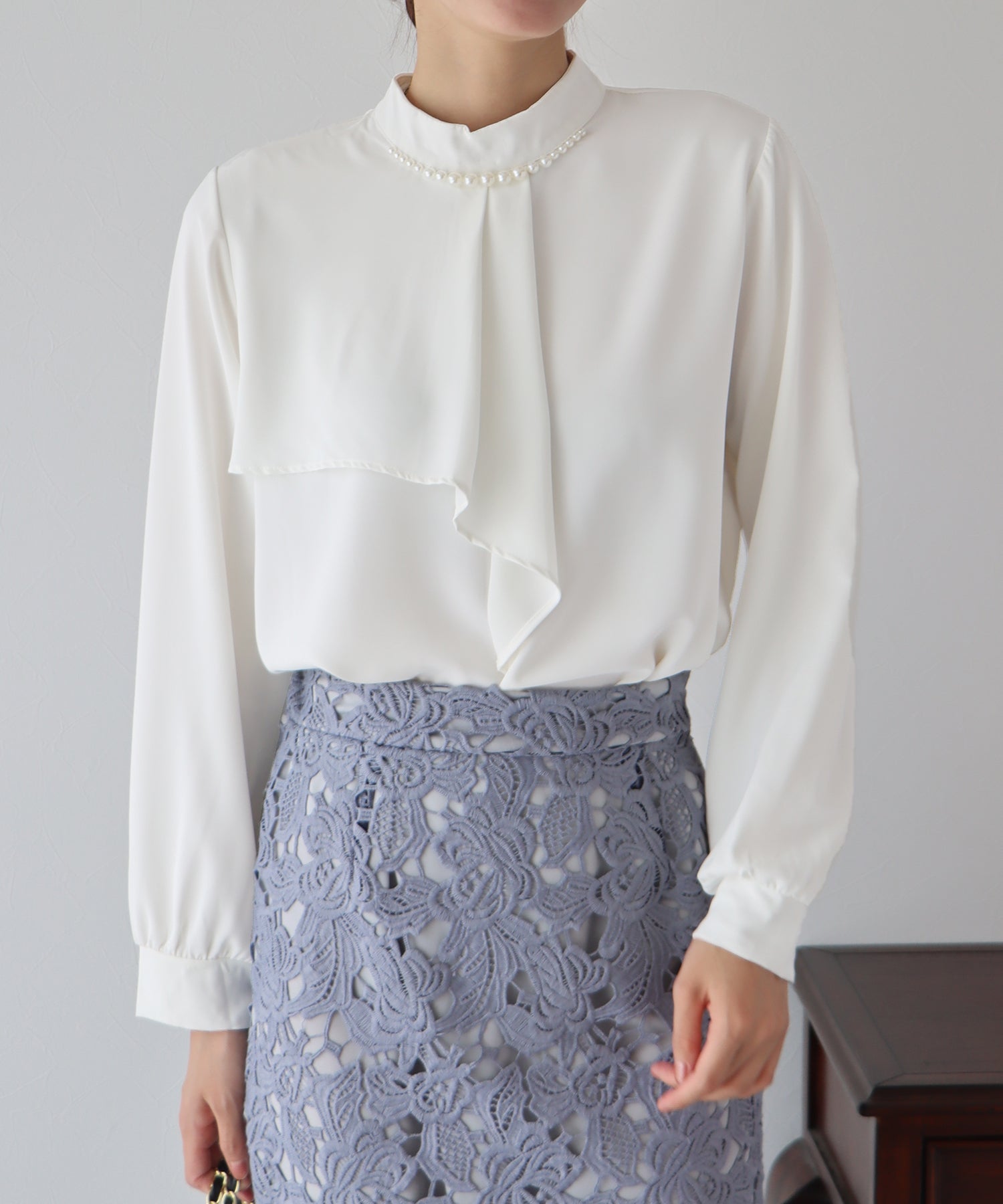 パール付きスタンドカラーケープブラウス【ネコポス】 – BLUE ONLINE