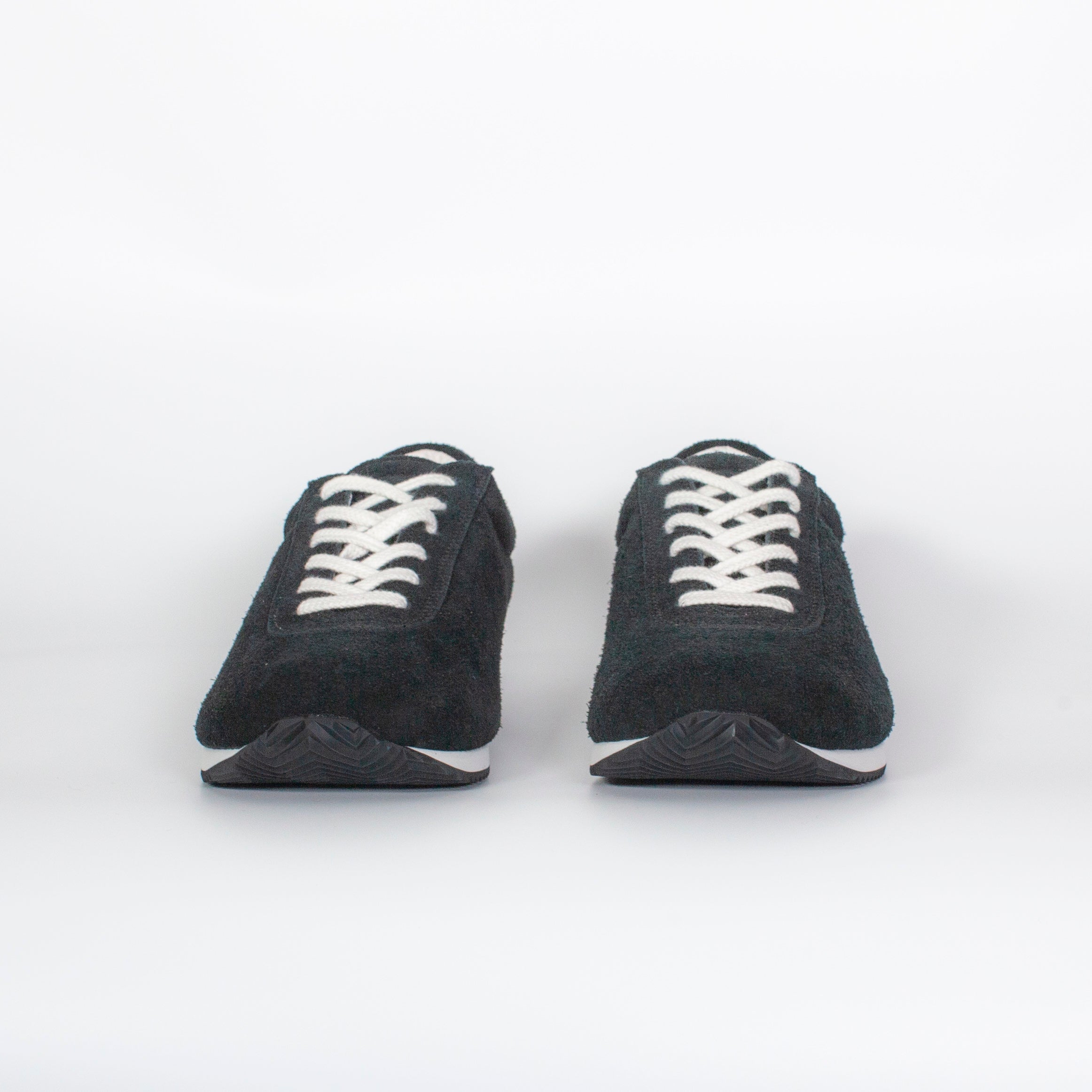 マイキー-ブラック-幅広で歩くための日本製スニーカー-blueover