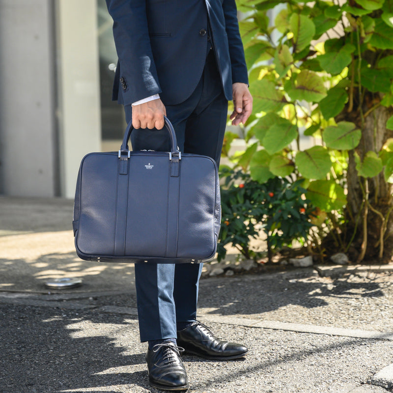 サステナシュリンクレザー] ブリーフケースcolor：ネイビー – BROOKLYN