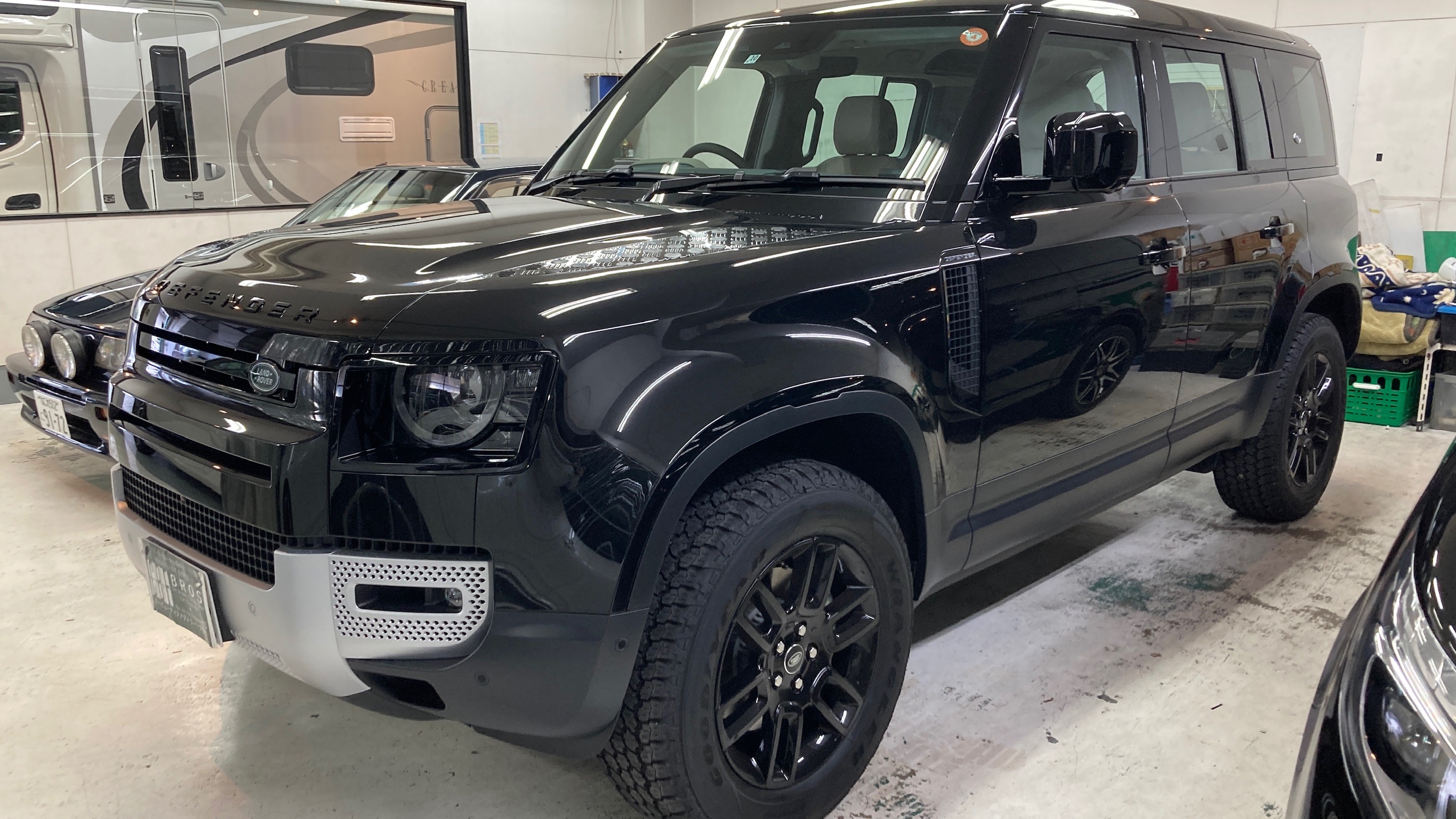 新型ランドローバー ディフェンダーに断熱シルフィードを施工。大阪の