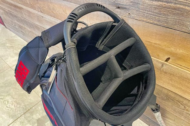 グラファイトデザインとのコラボ！プロ仕様のスタンド式キャディバッグ