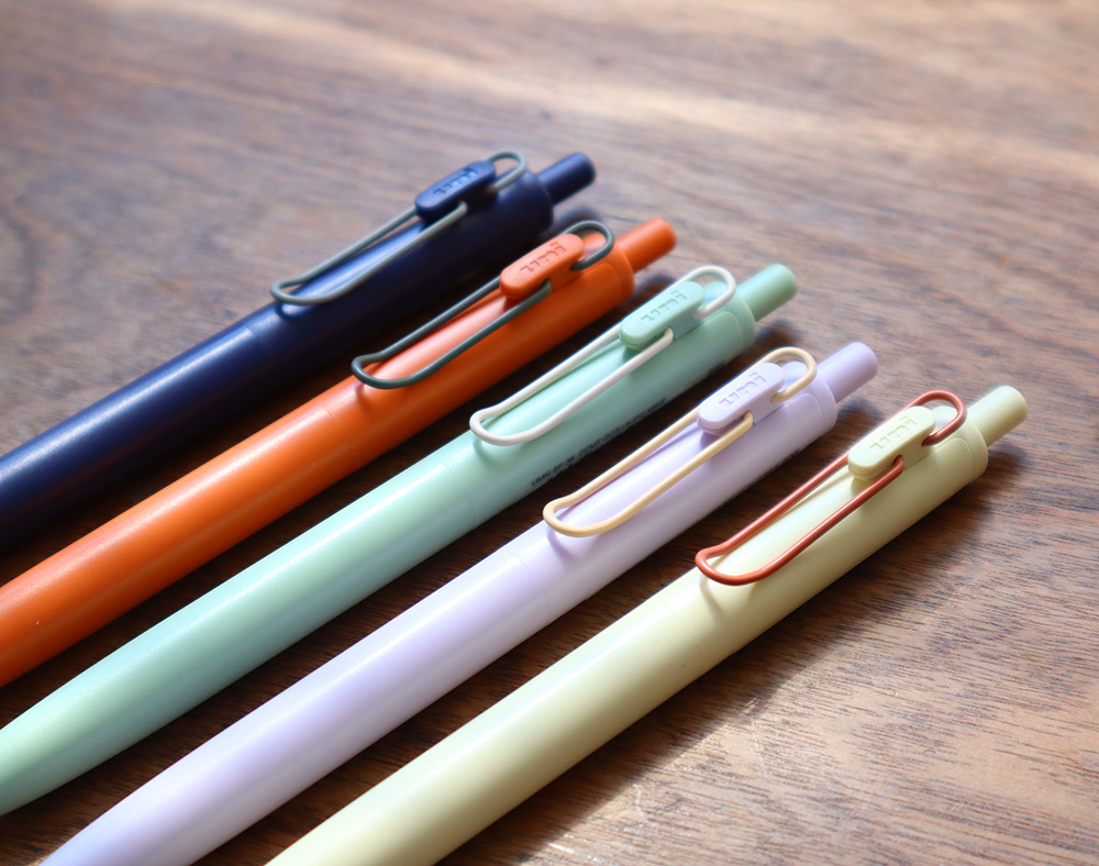 気分があがる！ ユニボールワンF モダンポップカラー - 文華堂｜島根県