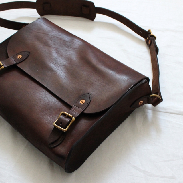 vasco レザーポストショルダーバッグ LEATHER POST SHOULDER BAG