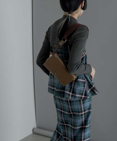 ear PAPILLONNER（イアパピヨネ）の「ワイドテープボディバッグSサイズ