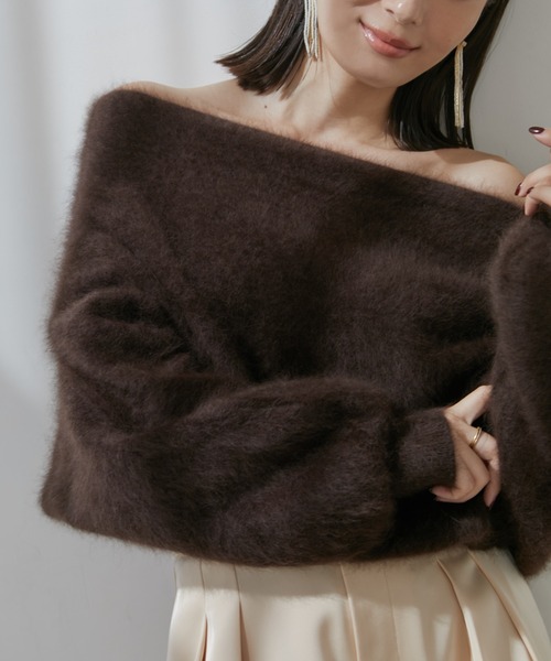 anuans（アニュアンス）の「ラクーンオフショルニットプルオーバー