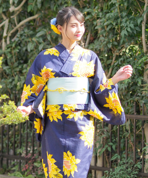 Grandeir（グランディール）の「ひまわり柄 浴衣 半巾帯 下駄 3点
