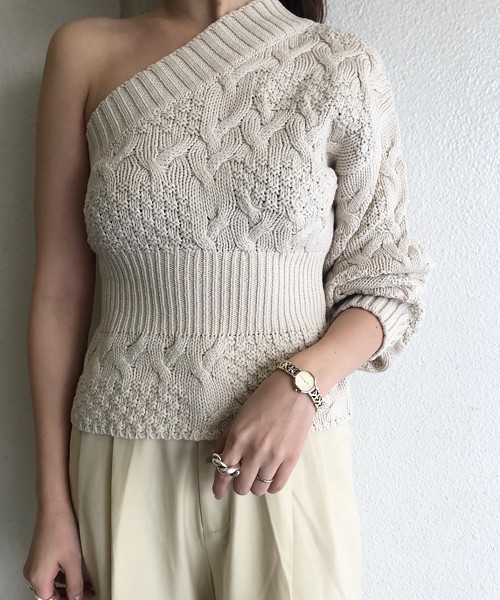 TODAYFUL（トゥデイフル）の「ケーブルワンショルダーニット（ニット