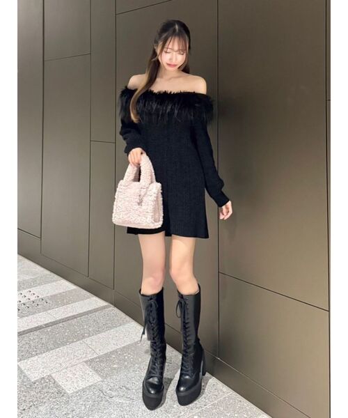 EATME（イートミー）の「フェイクファーオフショルダーニットワンピ