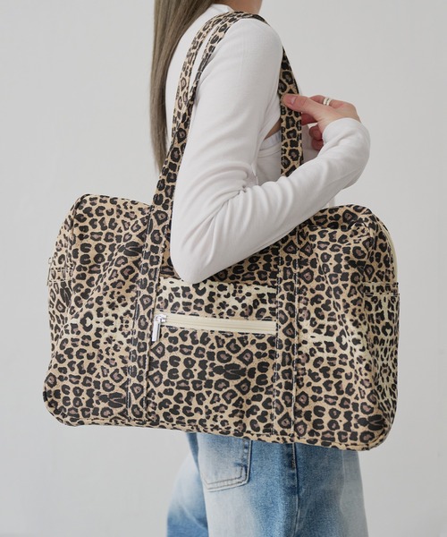 UNE MANSION（ユヌマンション）の「【大容量収納可能】レオパード