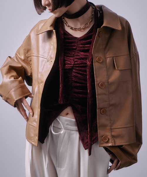 シーズンムードを高める。ヴィンテージ風 ショートフェイクレザー