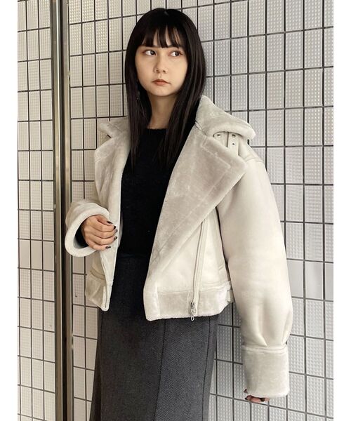 MURUA（ムルーア）の「ショートエアリーフェイクムートンジャケット