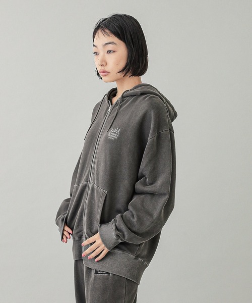 X-girl（エックスガール）の「MESSAGE AND FACE FADED ZIP UP SWEAT