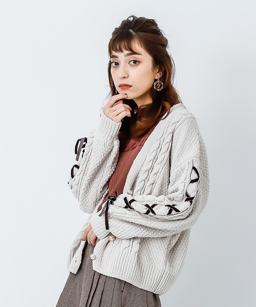 axes femme（アクシーズファム）の「レースアップ袖ニットCD
