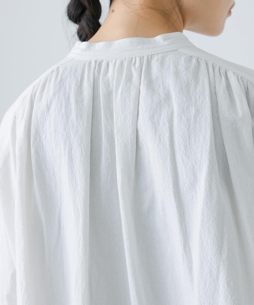 かぐれ（カグレ）の「コットンギャザースタンドカラーブラウス（シャツ