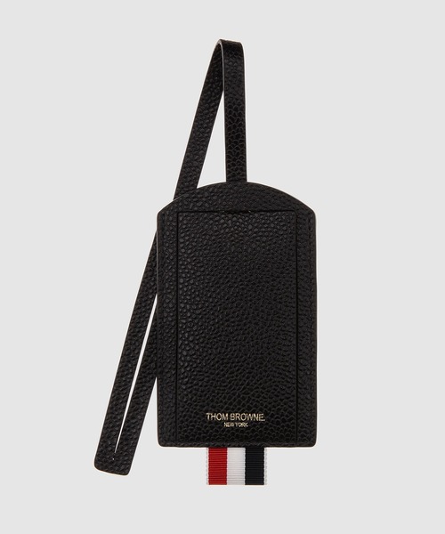 THOM BROWNE（トムブラウン）の「HECTOR ICON LUGGAGE TAG IN PEBBLE