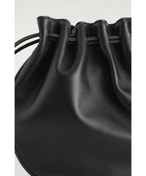 POMME クロスボディバッグ - レザー（ショルダーバッグ）｜COS（コス