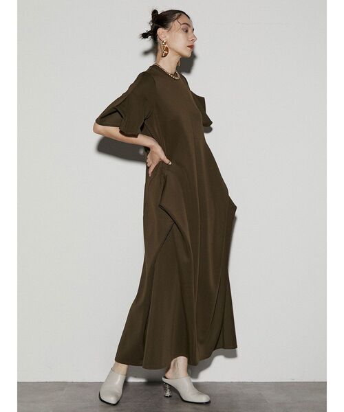 UN3D.（アンスリード）の「トライアングルタックワンピース